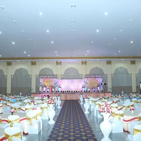 Gadiraju Palace Convention Centre & Hotel Visakhapatnam Exteriör bild