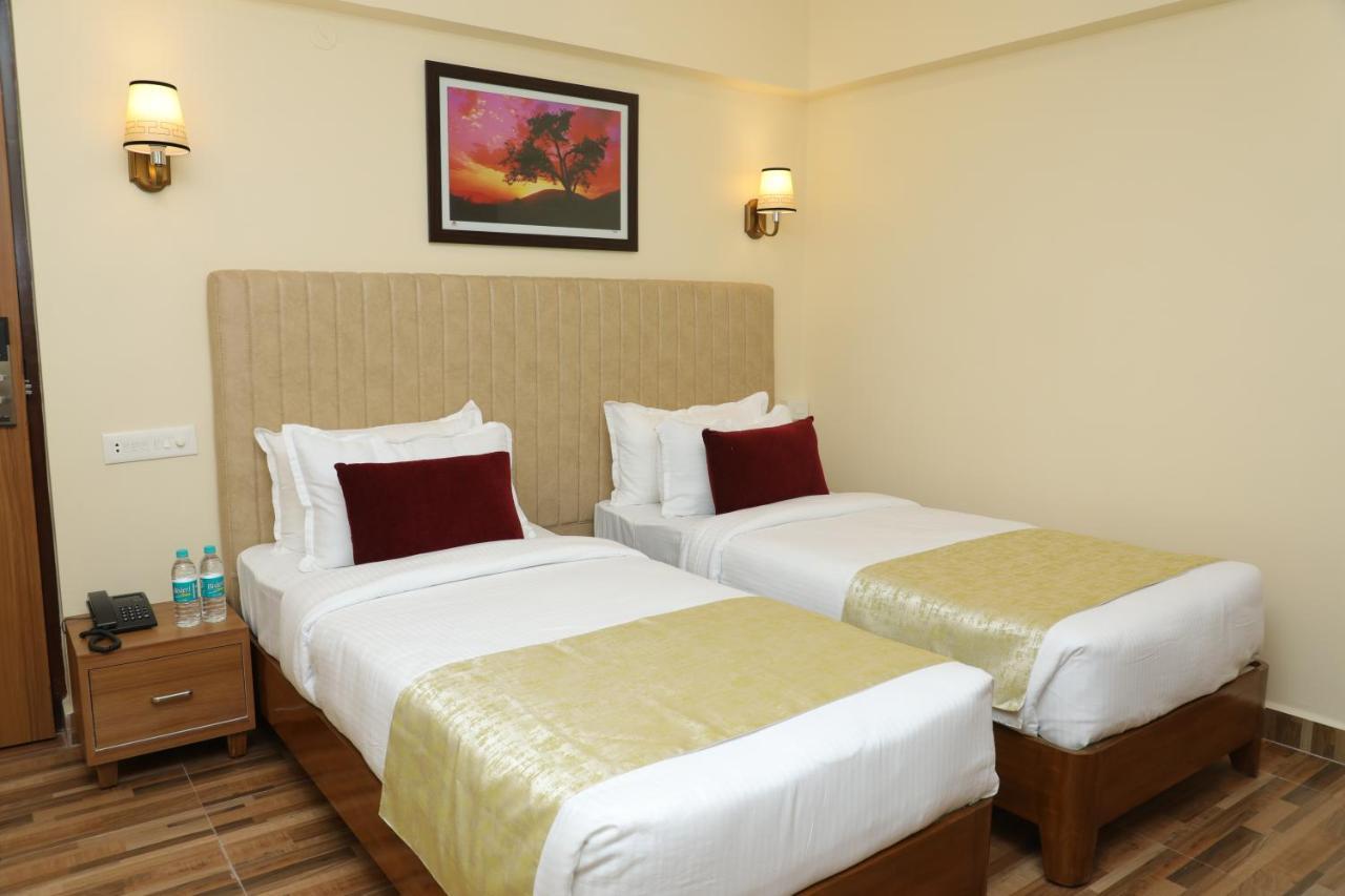 Gadiraju Palace Convention Centre & Hotel Visakhapatnam Exteriör bild