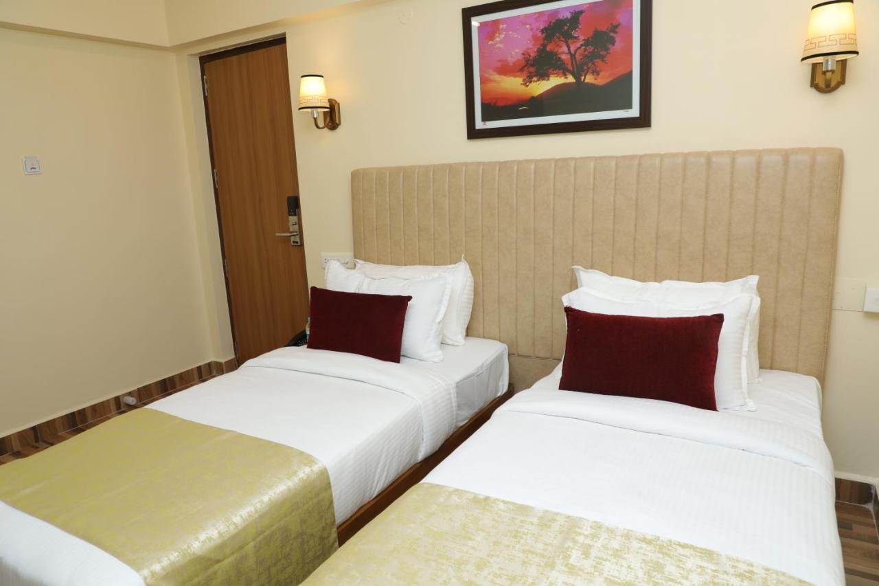 Gadiraju Palace Convention Centre & Hotel Visakhapatnam Exteriör bild