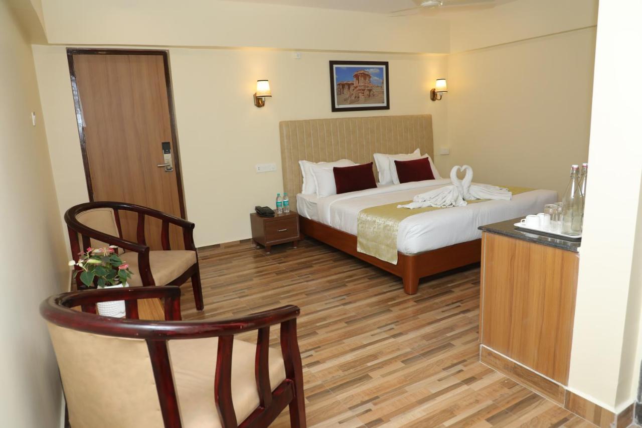 Gadiraju Palace Convention Centre & Hotel Visakhapatnam Exteriör bild
