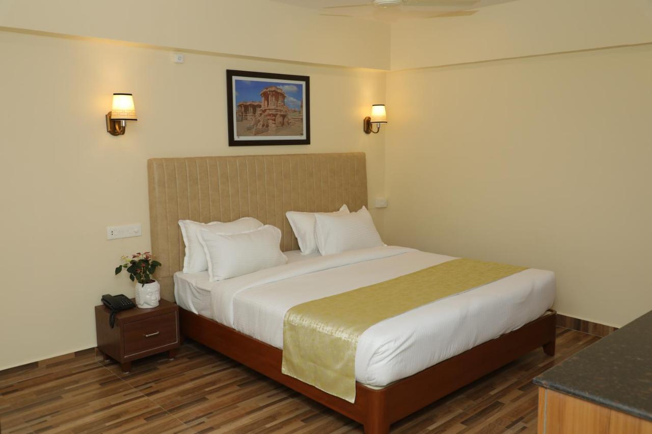 Gadiraju Palace Convention Centre & Hotel Visakhapatnam Exteriör bild