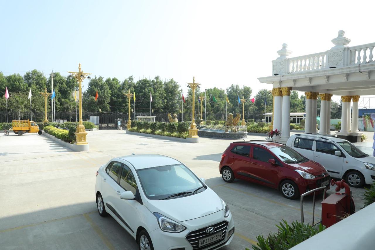 Gadiraju Palace Convention Centre & Hotel Visakhapatnam Exteriör bild