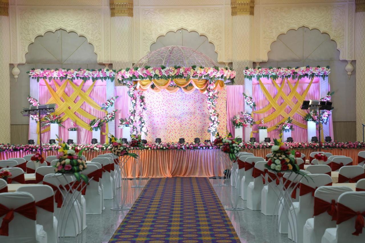 Gadiraju Palace Convention Centre & Hotel Visakhapatnam Exteriör bild