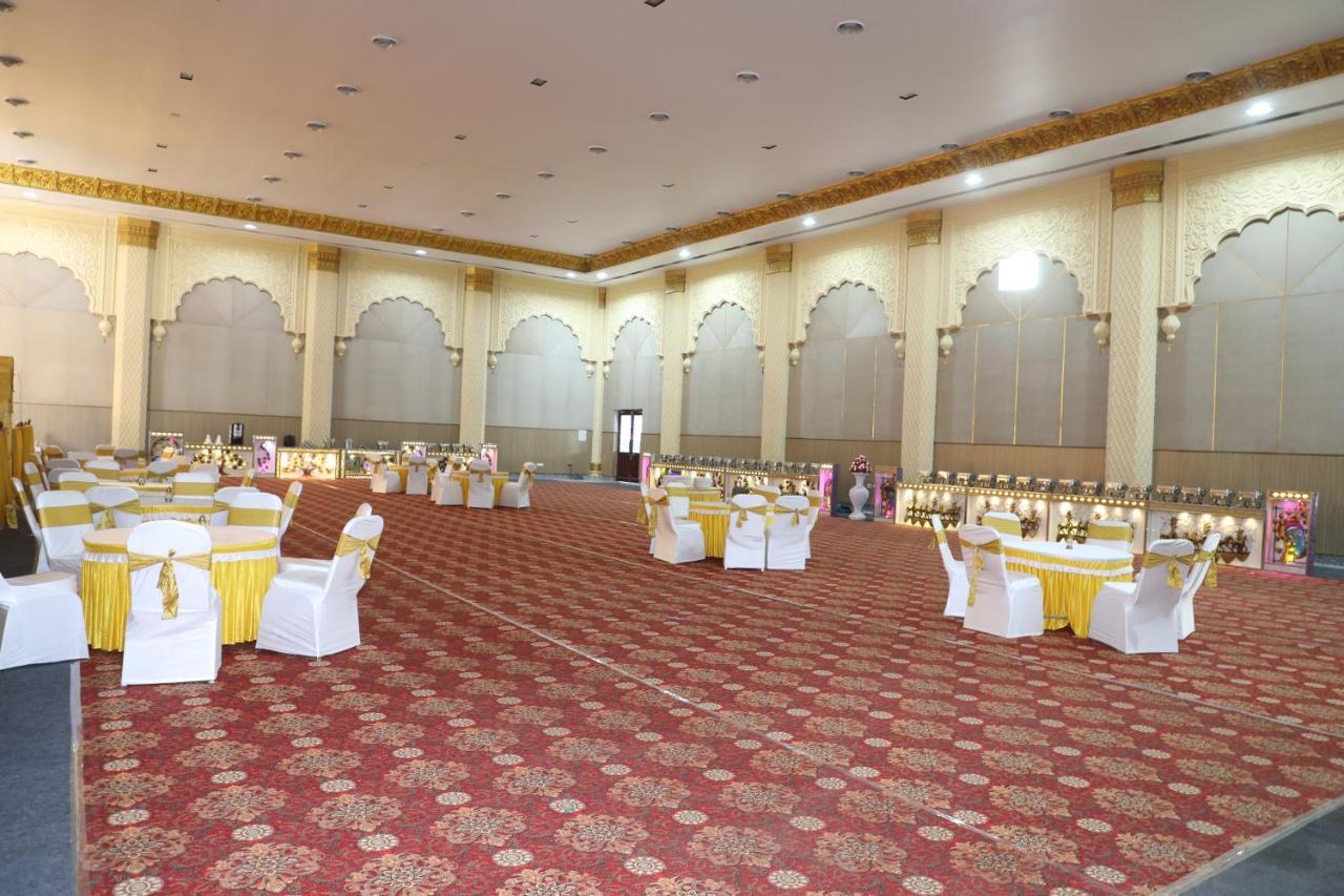 Gadiraju Palace Convention Centre & Hotel Visakhapatnam Exteriör bild