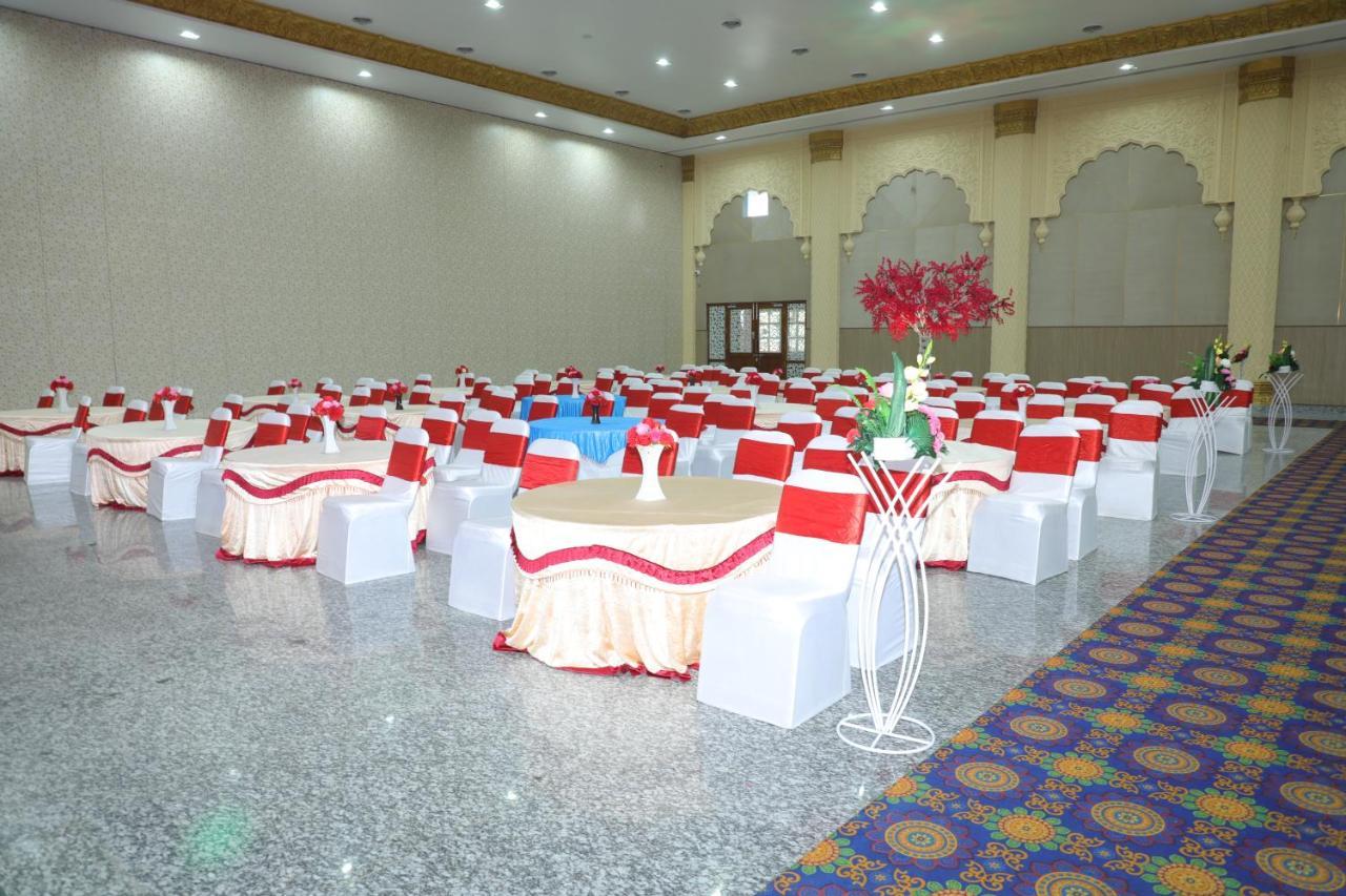 Gadiraju Palace Convention Centre & Hotel Visakhapatnam Exteriör bild