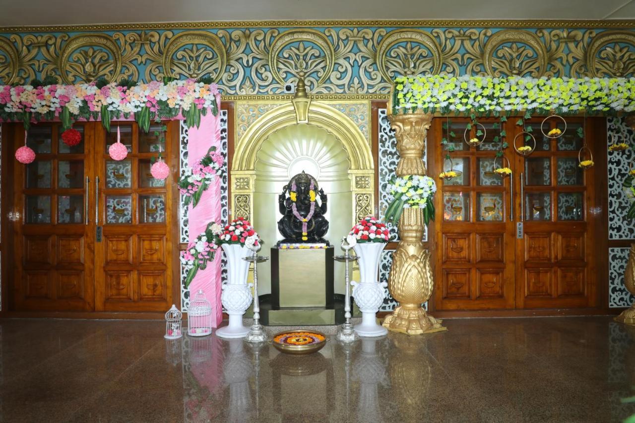 Gadiraju Palace Convention Centre & Hotel Visakhapatnam Exteriör bild