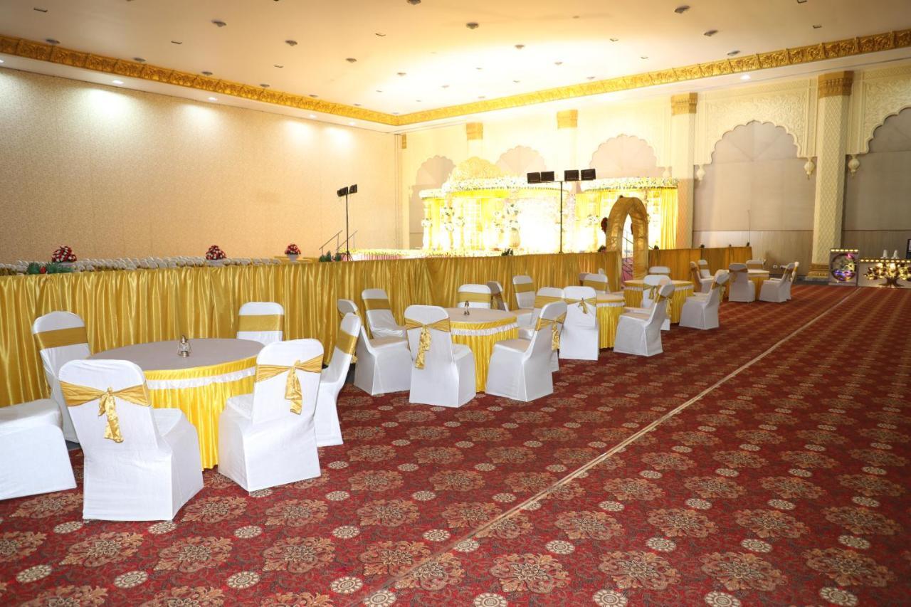 Gadiraju Palace Convention Centre & Hotel Visakhapatnam Exteriör bild