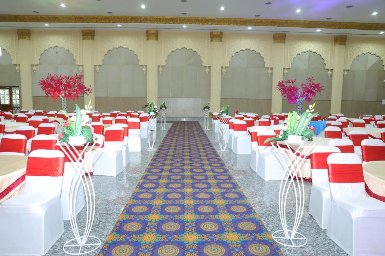 Gadiraju Palace Convention Centre & Hotel Visakhapatnam Exteriör bild