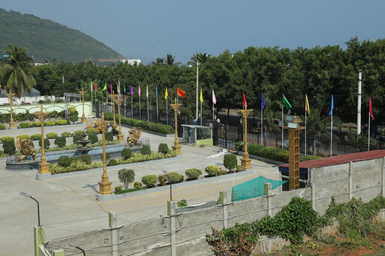 Gadiraju Palace Convention Centre & Hotel Visakhapatnam Exteriör bild