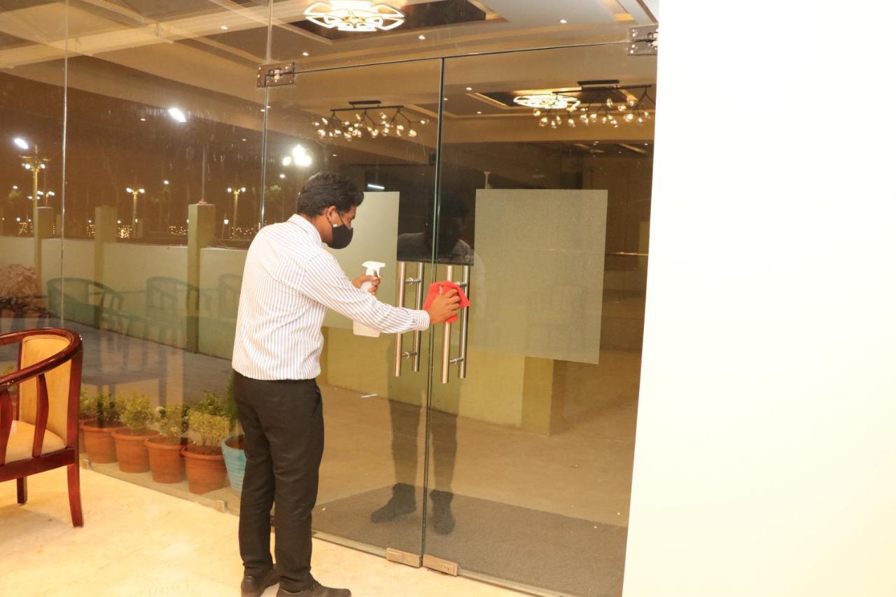 Gadiraju Palace Convention Centre & Hotel Visakhapatnam Exteriör bild