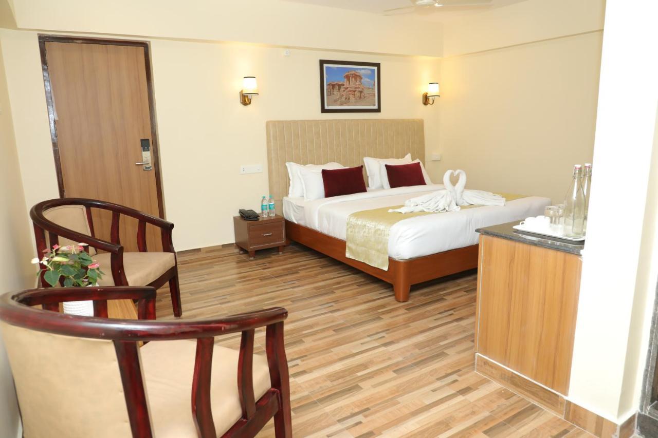 Gadiraju Palace Convention Centre & Hotel Visakhapatnam Exteriör bild