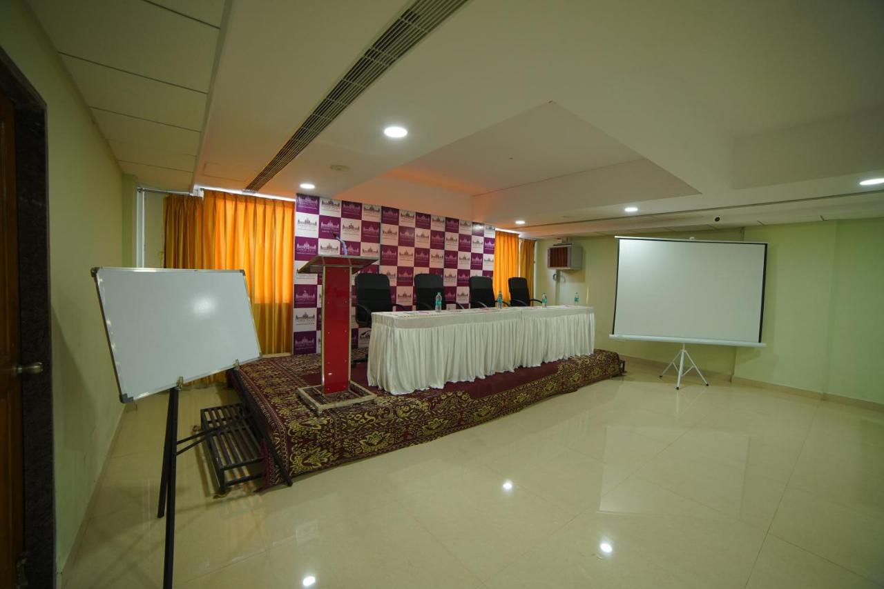 Gadiraju Palace Convention Centre & Hotel Visakhapatnam Exteriör bild